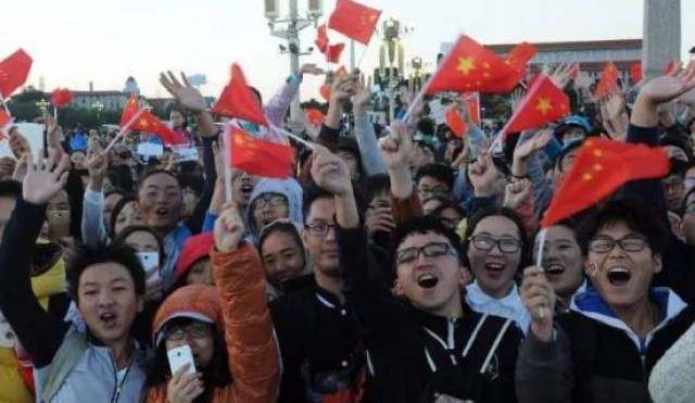 我爱你,中国!10万人在天安门观看升旗仪式,视频