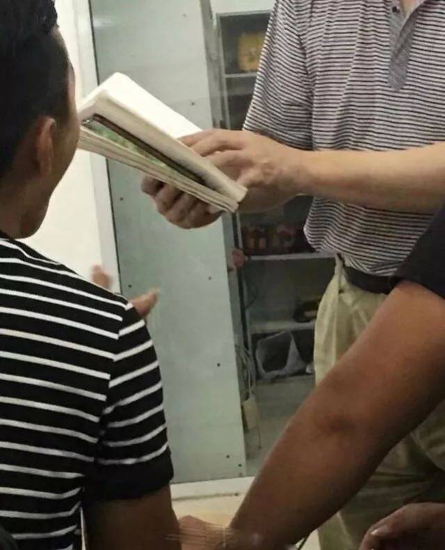 比在课堂上偷拉漂亮女同学更刺激的事,也许就只有这个