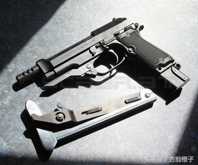 贝瑞塔93r手枪可选择射击模式,设计和制造的枪支制造商是意大利贝雷塔