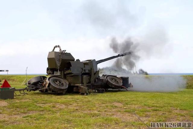 奥地利高炮部队实弹射击 中国军队装备同型号武器