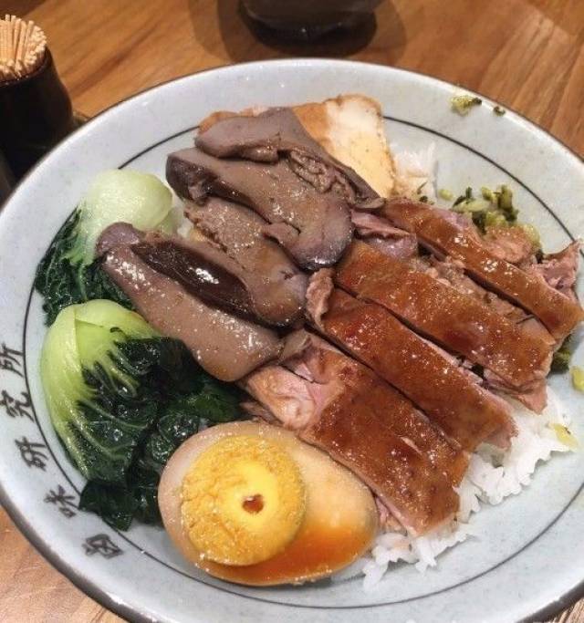 狮头牌卤味研究所,日营2-3万的潮汕卤水快餐店