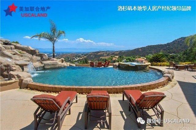 洛杉矶县一个富裕的城市,位于san fernando valley(圣费尔南多谷)西部