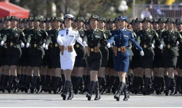 建国六十年阅兵式上的女兵方队.