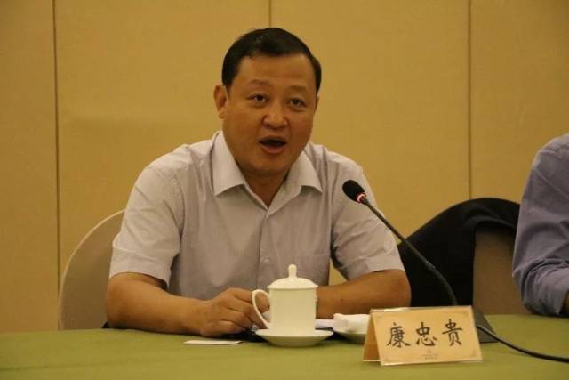 9月28日的互动交流会中绍兴市副市长康忠贵,交大安