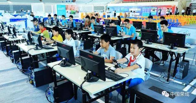 2017全国青少年模拟飞超变态传奇sf行大赛丨航空小能手的“蓝天飞梦”