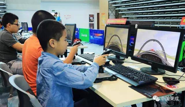 2017全国青少年模拟飞超变态传奇sf行大赛丨航空小能手的“蓝天飞梦”