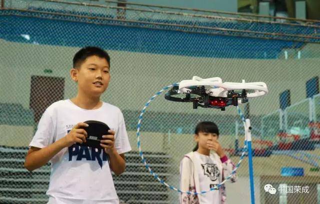 2017全国青少年模拟飞超变态传奇sf行大赛丨航空小能手的“蓝天飞梦”