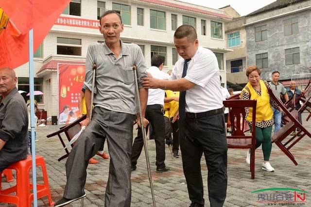 秀山朝阳助残志愿者协会与清溪场镇敬老院老年人欢度中秋佳节