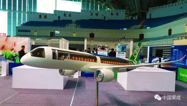 2017全国青少年模拟飞超变态传奇sf行大赛丨航空小能手的“蓝天飞梦”