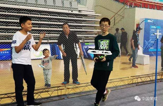 2017全国青少年模拟飞超变态传奇sf行大赛丨航空小能手的“蓝天飞梦”