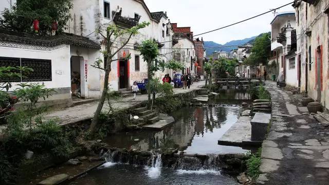 交通:杭州出发可走天目山路或文一西路,转至15省道,过余杭镇后,左手
