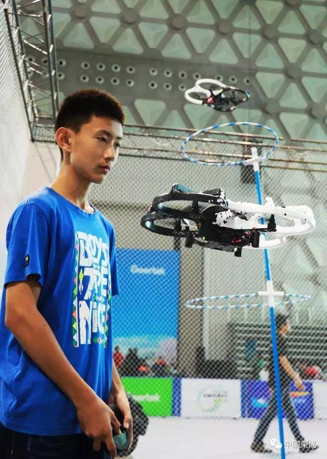 2017全国青少年模拟飞超变态传奇sf行大赛丨航空小能手的“蓝天飞梦”