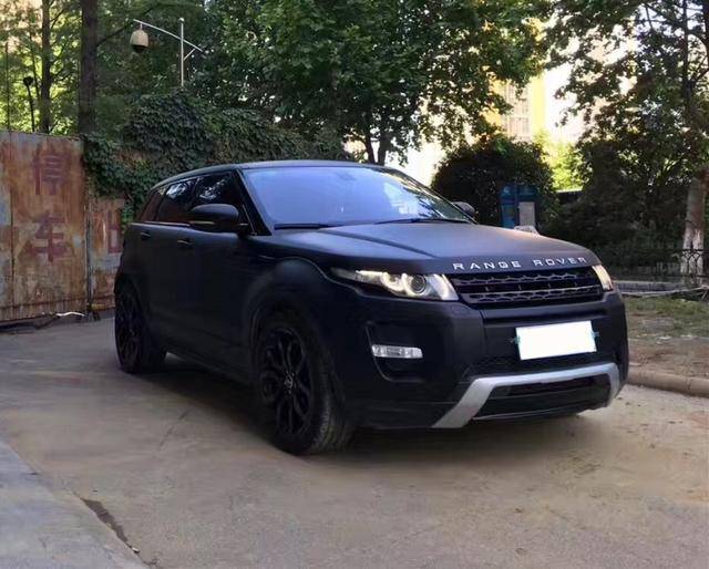 路虎极光哑光黑车身改色贴膜 威武的黑武士
