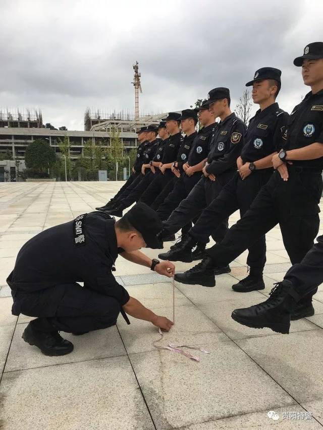 贵阳特警2017年国庆升旗仪式纪实