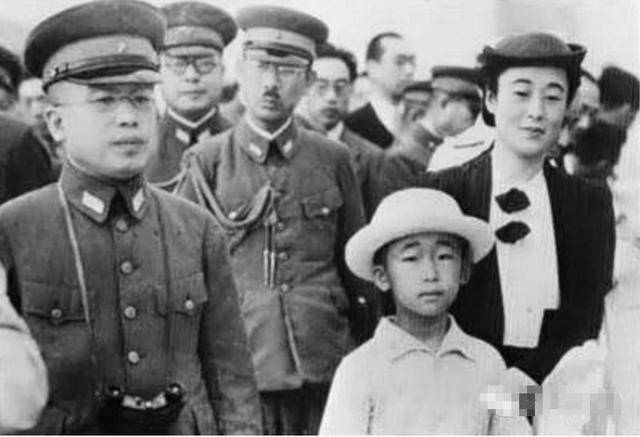 可悲的韩国皇太子,二战后回国被拒,被嘲讽:你已