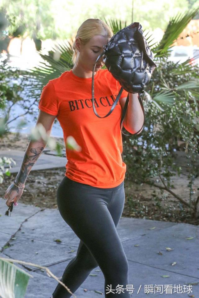 女歌手伊基·阿塞莉娅外出被拍,我挡、我挡、