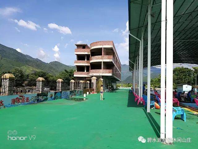 碧水源——流动水泳池,大明山脚,沿河而建的休闲山庄
