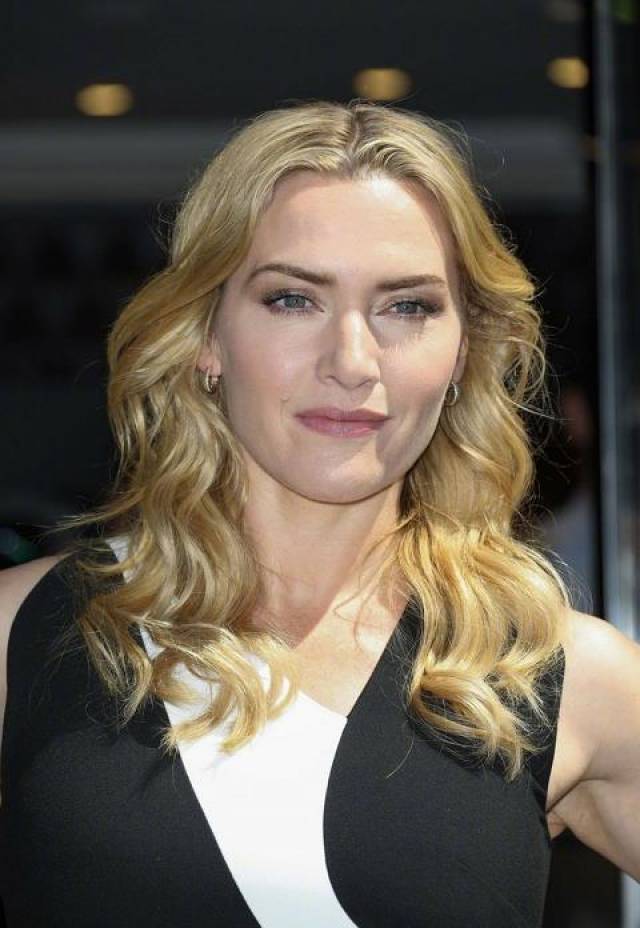 她就是凯特·温斯莱特(kate winslet),1975年10月5日出生于英国伯克郡