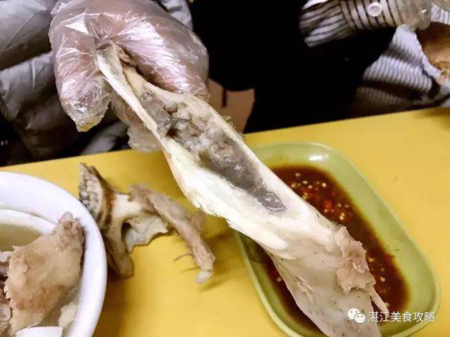 觅食地:康康等猪头骨汤店 湛江只有海鲜吃? 吃猪脑汤吧!