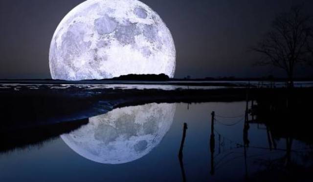 戚亚周◇中秋夜 我和亲爱的月亮正走在路上