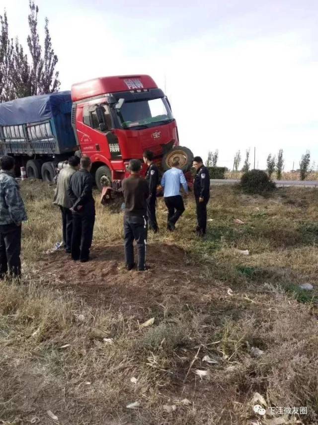 据网友发来消息:10月1日(敖汉旗下洼与奈曼旗西地交界处)西地路段发生