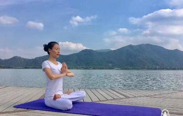 莲花座冥想,喜欢开车的就喜欢说是观音坐莲,也是可以的