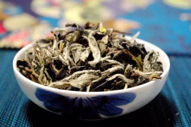 一招教你分清绿茶,红茶,青茶,白茶,黄茶,黑茶