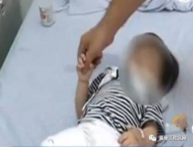 宝宝几个月可以自己啃苹果吃 5b3b674841c24e45896a5d8c847f0ede.jpeg