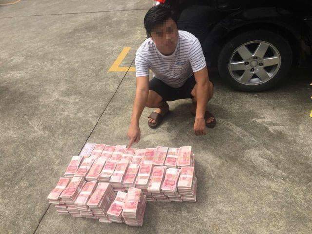 玛莎拉蒂轿车内250余万元现金人民币被盗!一查竟是.