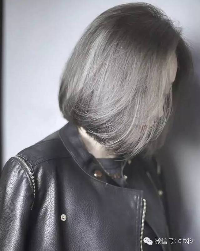 灰色系的染发颜色在今年的长发短发流行趋势中也是很热的,经典的发型