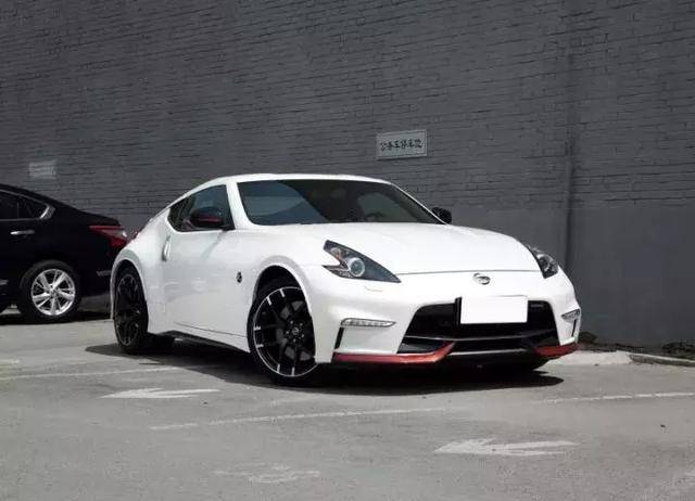 日产370z 排量:3.