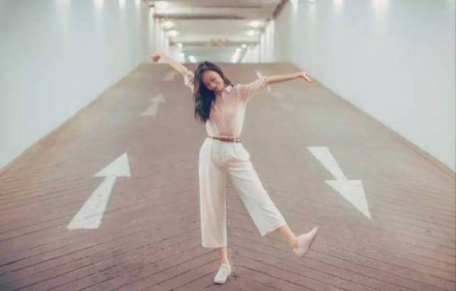 跟当红"小花旦"学拍照的n种姿势,轻松变朋友圈女神!