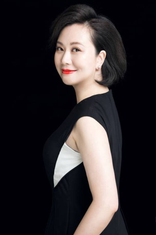 1991年考入中央音乐学院附小,师从严洁敏教授.