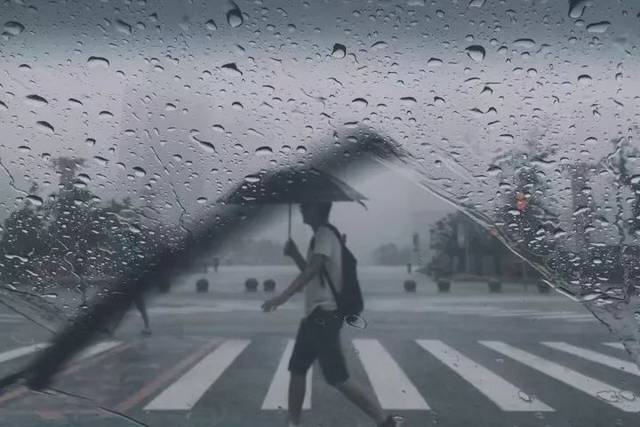 【温情提示】北京运通嘉恩请您雨天小心驾驶