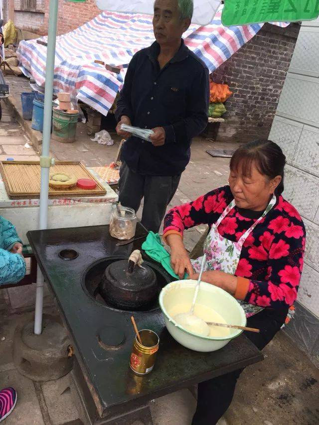 山西农村现场摊煎饼,月入一万二