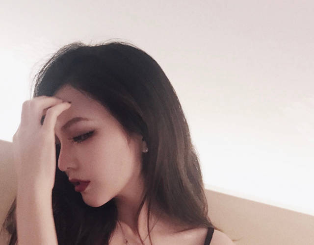 视频中,周扬青身穿黑色连衣裙,小露美女,十足吸睛.性感黑丝照片v视频性感图片