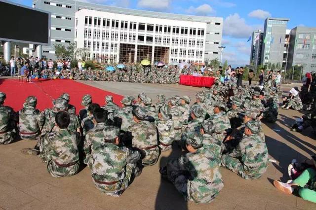 大家好,给大家介绍一下,这是我的大学@兴义民族师范学院