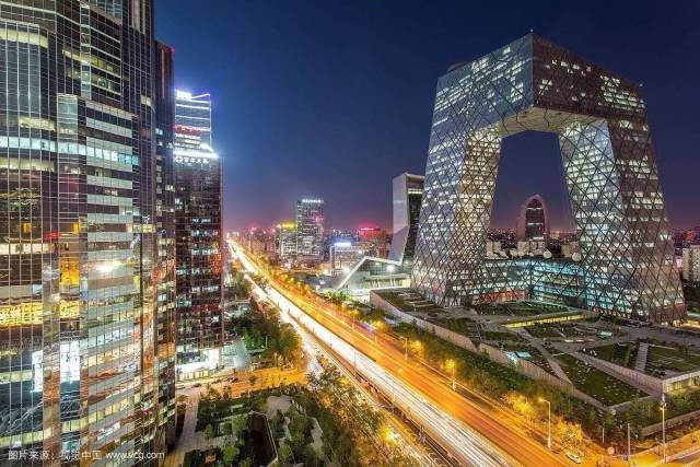 代表最先进建造技术的一座座超高层建筑也拔地而起,象征着新时期中国