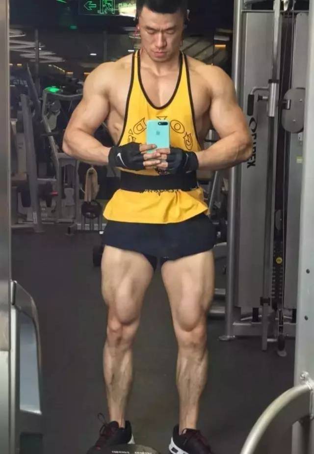 怎么才能让男生的肌肉更大 2bf790b131a54b32b3e12b89bfc948ae.jpeg