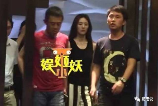 而新娘子比他还小蛮多岁的 67年出生的侯勇老师今年50岁了 新娘子王瑞