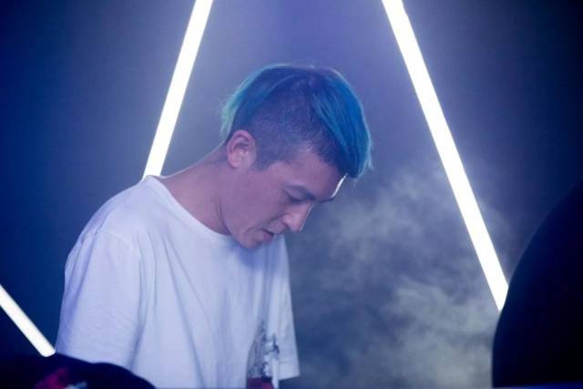 一秒混进陈冠希的趴体,和ports 一起为爱心动