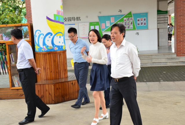 苏州市政府教育督导室组织责任督学参观张家港市江帆小学