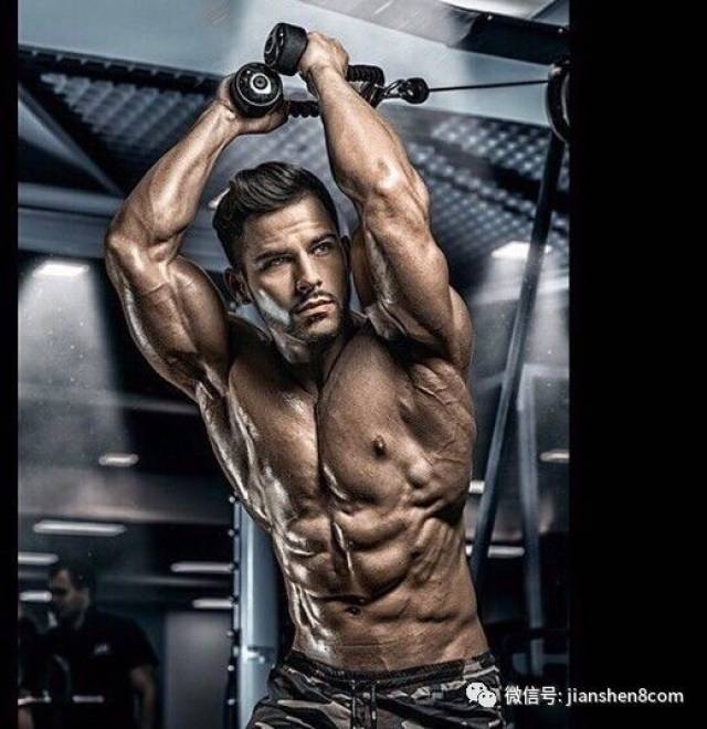 肱三头肌好动作:仰卧杠铃臂屈伸