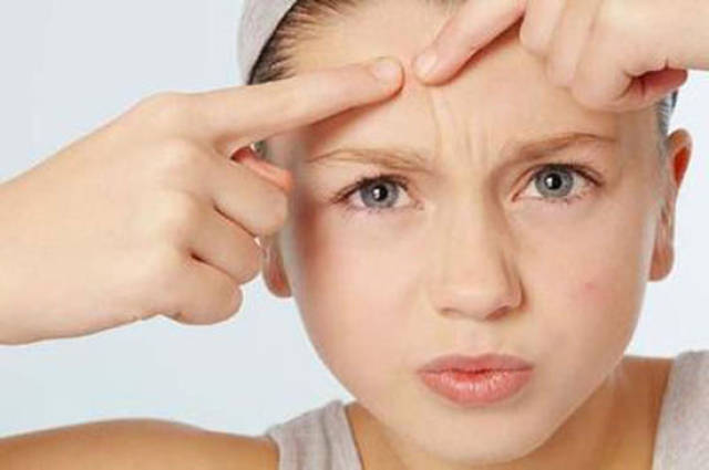 眼睛出现细纹、黄褐斑等皮肤问题出现该怎么办