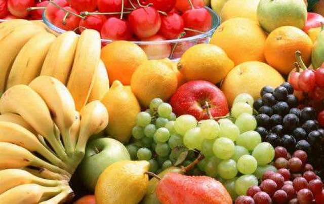 (1)寒性的水果:猕猴桃,柿子,桑葚,甘蔗,香蕉 (2)凉性的水果:梨子