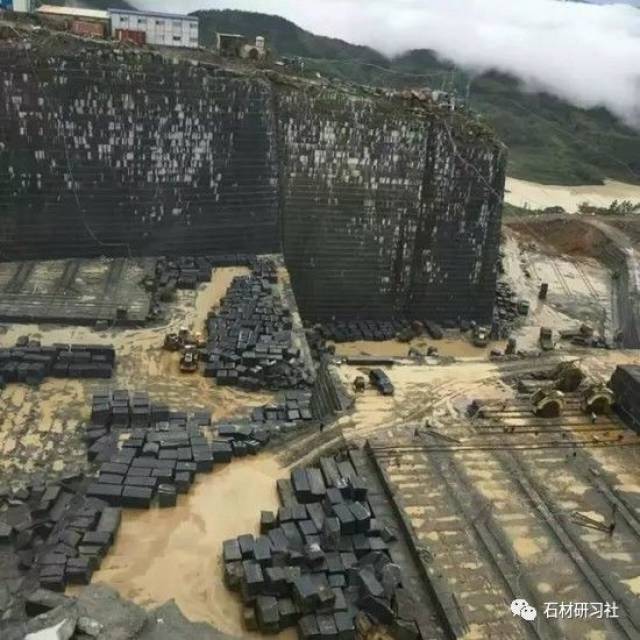 带你走进花岗岩矿山开采现场