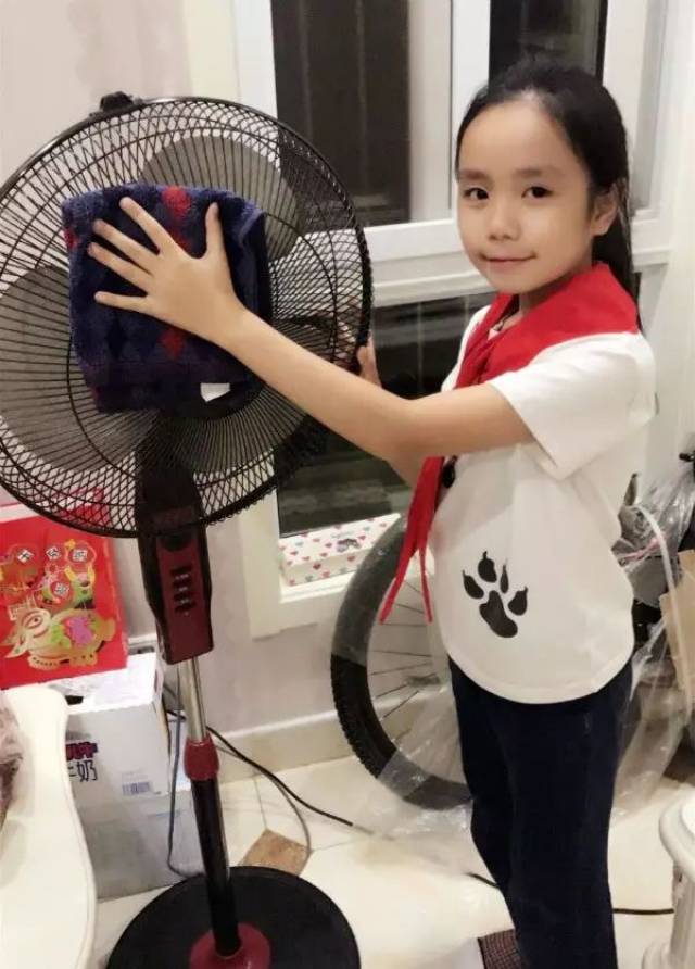 妈妈夸我们都是勤劳的小蜜蜂 曹祖瑞 程正阳 快乐学习,热爱劳动.