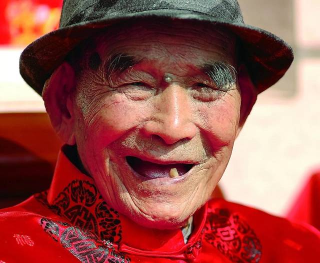 喜迎十九大 "最美泰州人"笑脸丨产业兴旺,老有所养……他们的喜悦满足