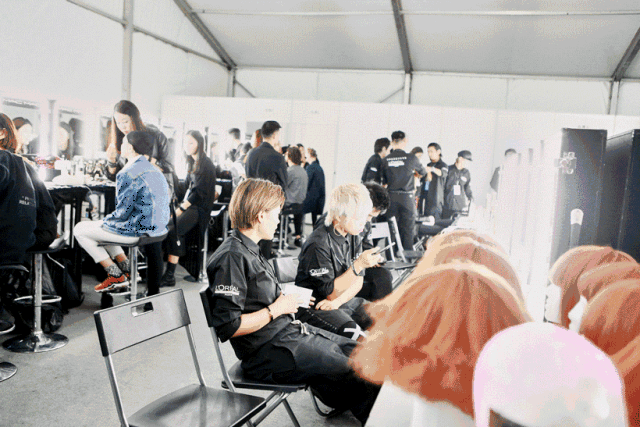 哥在后台逛了一会,设计师 cj就出现了