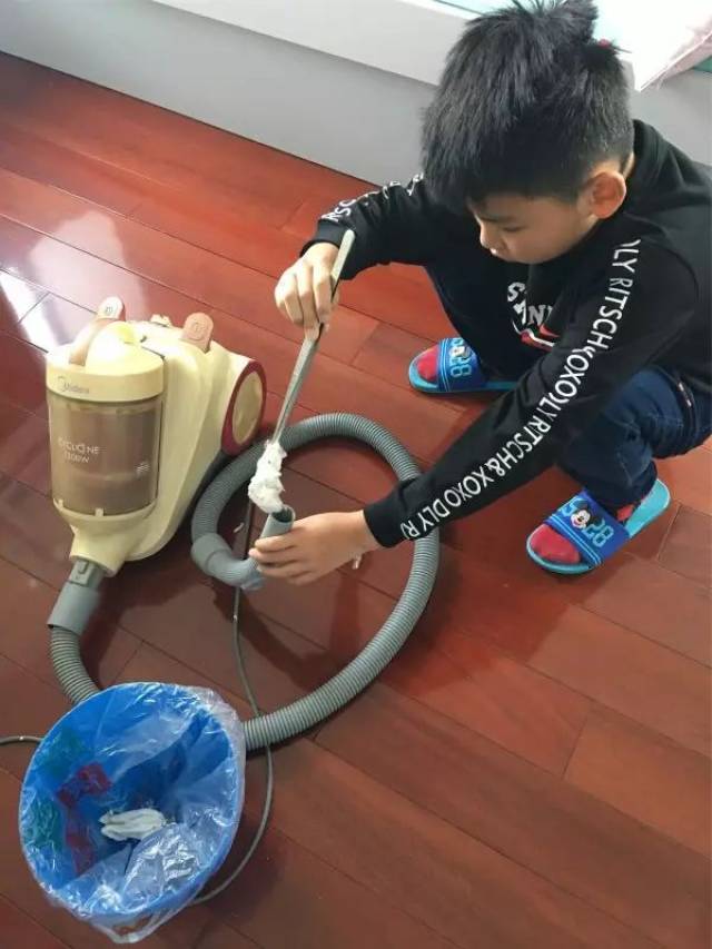妈妈夸我们都是勤劳的小蜜蜂 曹祖瑞 程正阳 快乐学习,热爱劳动.